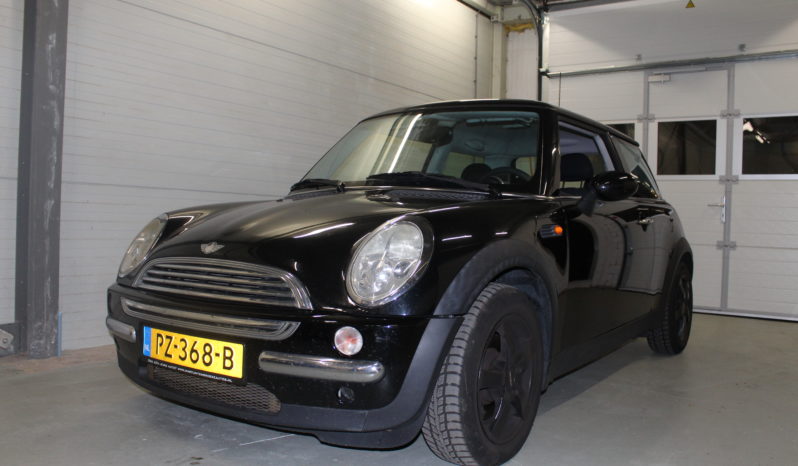 *verkocht* Leuke zwarte Mini One uit 04-2003 met 156.600 km nieuwe APK