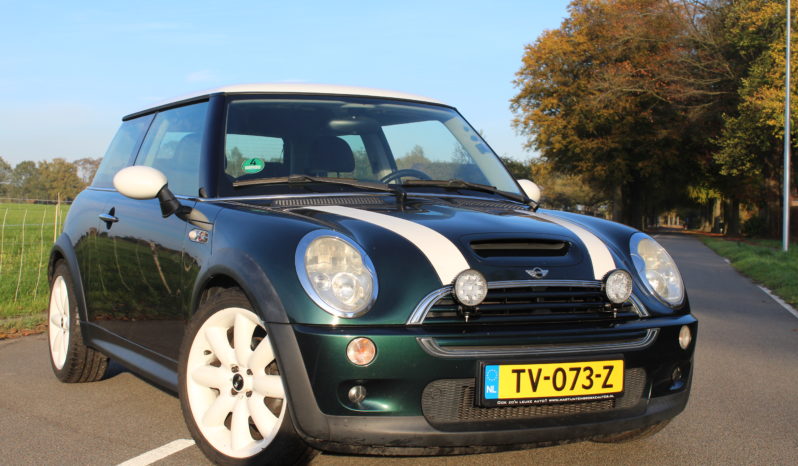*verkocht* Mini Cooper S uit 09-2003 in de kleur Britisch Racing Green met nieuwe APK.