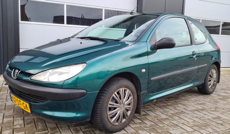 *verkocht* Peugeot 206 1.1 XR | 2000 | APK 12-2021 | NAP | 174.366 km |