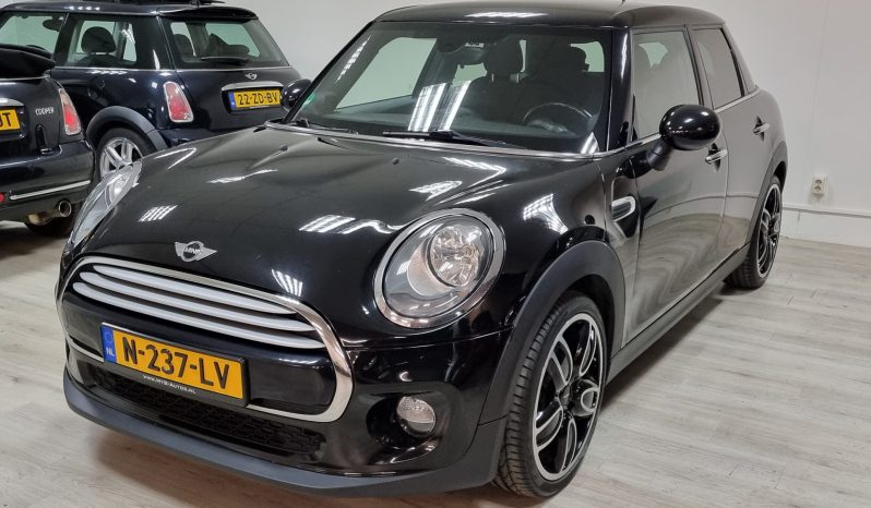 *verkocht* Mini Cooper 5 deurs | 2014 | 05-2023 APK | Multimedia | 18″GP velgen | Sportstoelen |