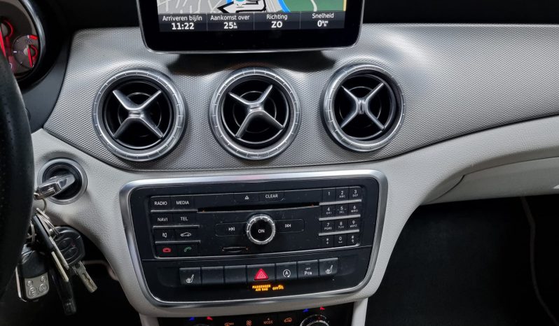 *verkocht* Mercedes-Benz CLA 180d Shooting Brake Prestige | 2016 | NAP | Trekhaak | Leder | full