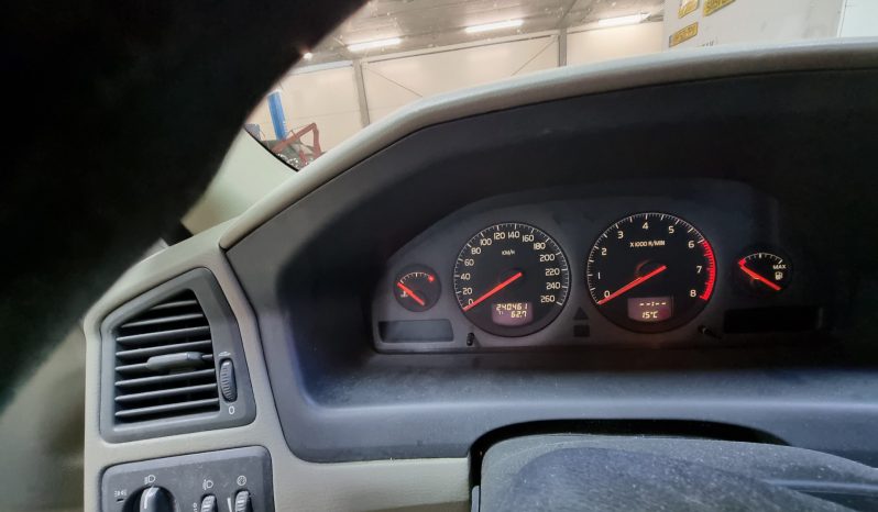 *Verkocht* Volvo V70 2.4 170 PK | Automaat | Trekhaak | APK 01-’23 | van liefhebber | full