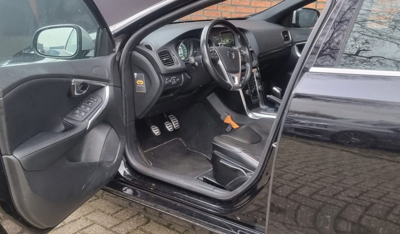 *Verkocht* Volvo V40 2.0 D2 R-Design Business | 10-2015 | 10-2023 APK | 197.500km | NAP | 1e eigenaar | full