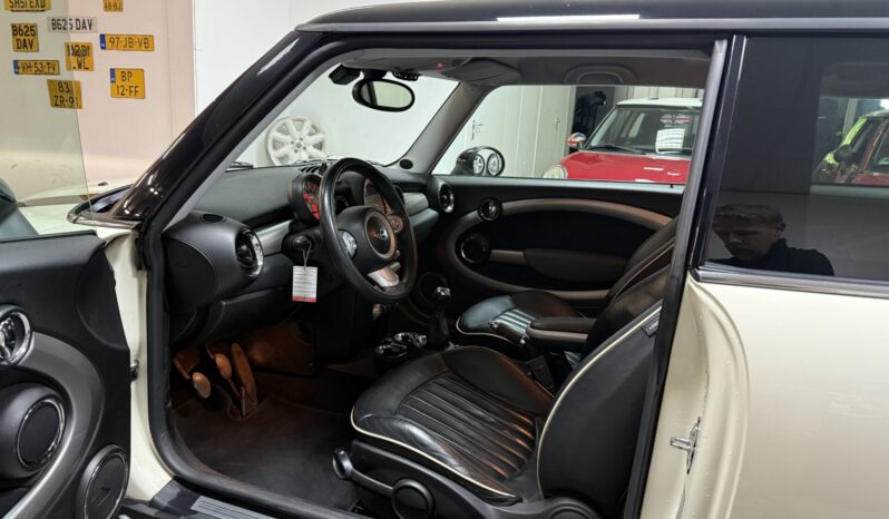 Mini Mini 1.6 Cooper D | Loune Interieur | Navigatie | Stoelverwarming | full